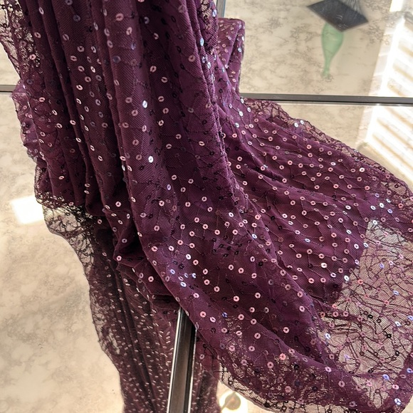 Magnificent Tadashi ruched  and sequins evening gown - Picture 3 of 16